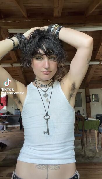 Full leaked Honeyyymoss private onlyfans photo