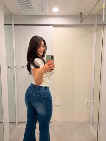 Full leaked Hyunji queen page private onlyfans photo