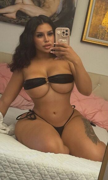 Full leaked Iluvcinnie page private onlyfans photo