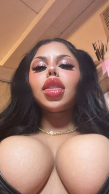 Full leaked Iluvcinnie page private onlyfans photo