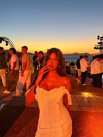 Full leaked Imanimalikaa private onlyfans photo