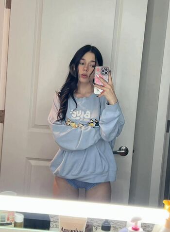 Full leaked Izzyuwuu private onlyfans photo