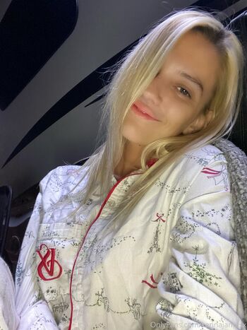 Full leaked Kennajamesx private onlyfans photo