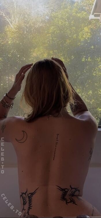 Full leaked Lara mde private onlyfans photo