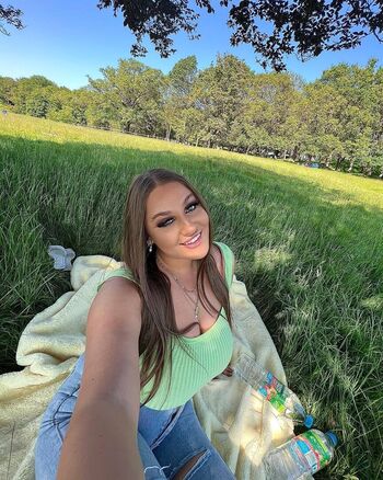 Full leaked Laurraaa m private onlyfans photo