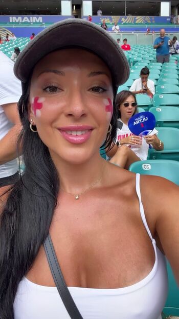 Full leaked Layah heilpern page private onlyfans photo