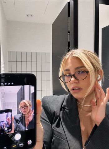 Full leaked Lenadenisee private onlyfans photo