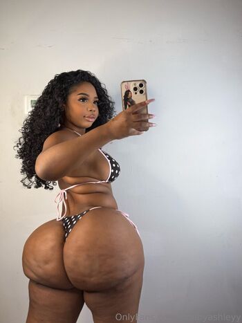Full leaked Lilbabyashleyy private onlyfans photo