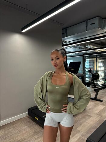 Full leaked Lottie hutton page private onlyfans photo