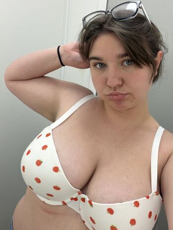 Full leaked Lynnyabug private onlyfans photo