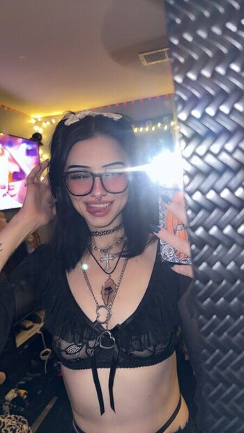 Full leaked Mnfary private onlyfans photo