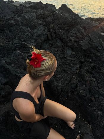 Full leaked Maika monroe private onlyfans photo