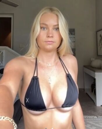 Full leaked Makenaheustis private onlyfans photo