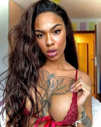 Full leaked Mangombe private onlyfans photo