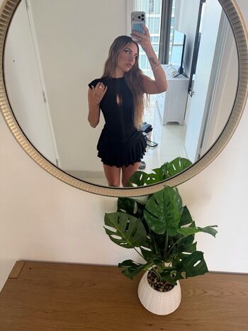 Full leaked Mole private onlyfans photo