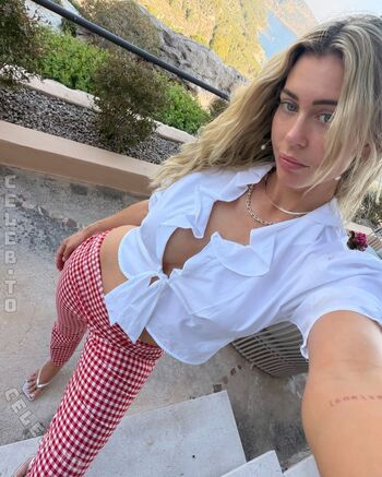 Full leaked Mrs bella page private onlyfans photo