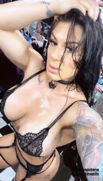 Muscle Bombshell
