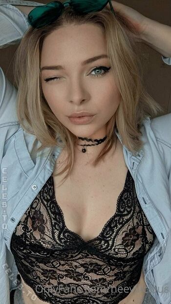 Full leaked Neeviliciouz page private onlyfans photo