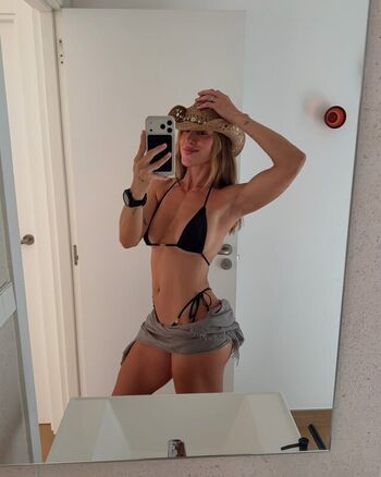 Full leaked Paulagonu private onlyfans photo
