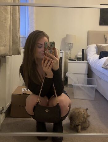 Full leaked Peachylivv private onlyfans photo