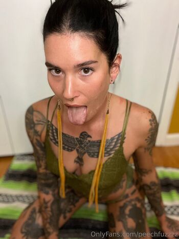 Full leaked Peechfuzzzz page private onlyfans photo