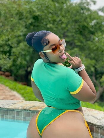 Full leaked Phobbicclwethu private onlyfans photo