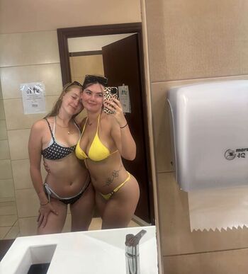 Full leaked Poppynewton private onlyfans photo