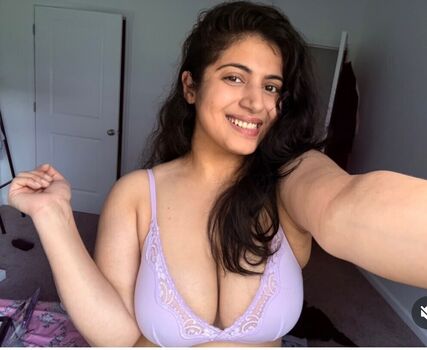 Full leaked Rashmi van page private onlyfans photo
