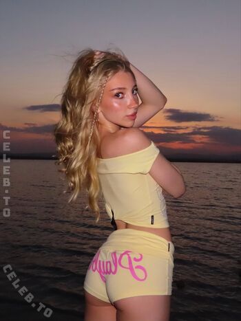 Full leaked Rosegnlz page private onlyfans photo