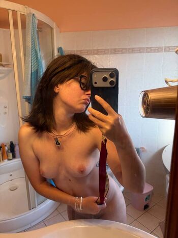 Full leaked Sara bell page private onlyfans photo