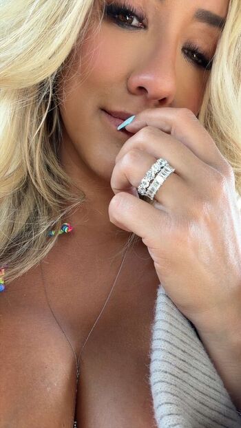Full leaked Sara blake cheek private onlyfans photo
