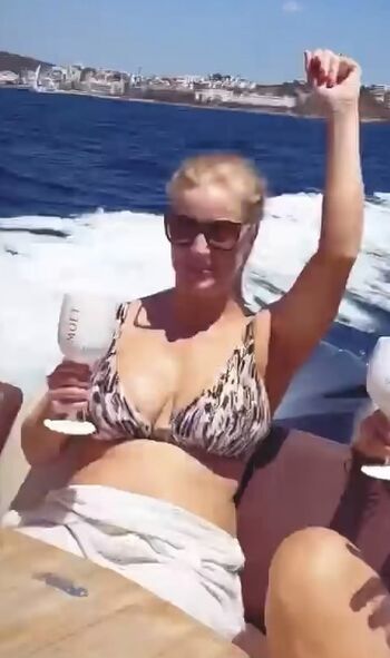 Full leaked Sarah jane mee page private onlyfans photo