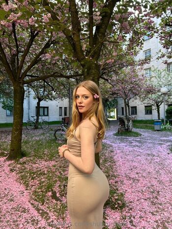 Full leaked Shutupmelissa  page private onlyfans photo