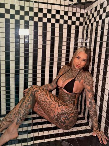 Full leaked Split tongue bri page private onlyfans photo