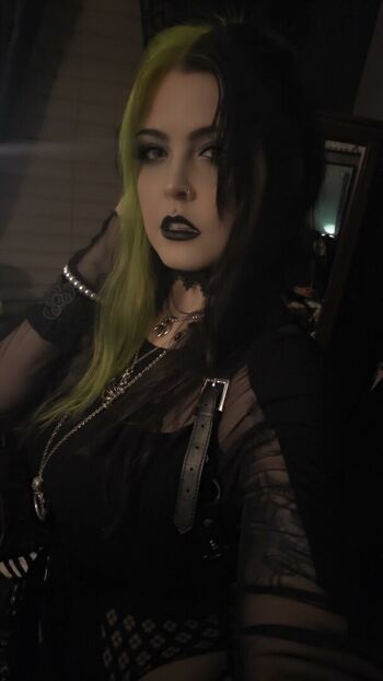 Full leaked Spookshowbebe private onlyfans photo