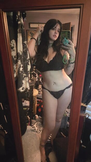 Full leaked Spookshowbebe private onlyfans photo