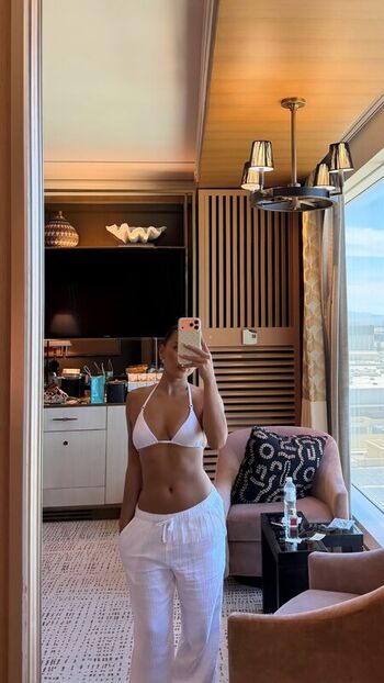 Full leaked Suni lee page private onlyfans photo