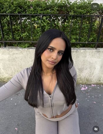 Full leaked Thaliacmoi private onlyfans photo