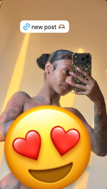 Full leaked Therealprettylingg private onlyfans photo