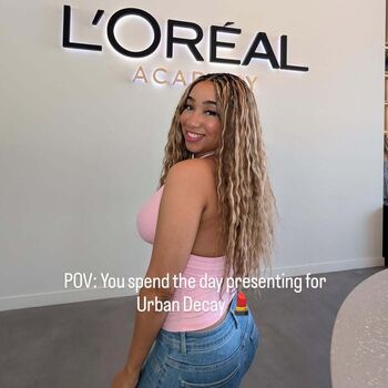 Full leaked Tv shopping presenters page private onlyfans photo