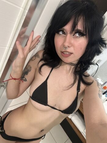 Full leaked Urwhitegf private onlyfans photo