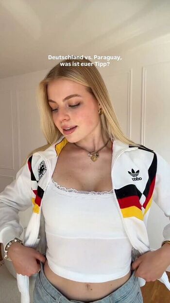 Full leaked Vallixpauline page private onlyfans photo