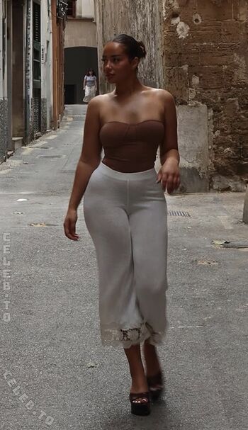 Full leaked Valonaash page private onlyfans photo