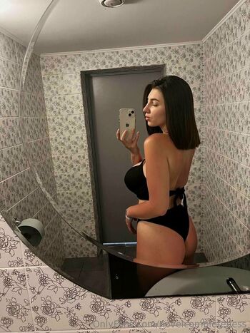 Full leaked Vikaa vika love private onlyfans photo