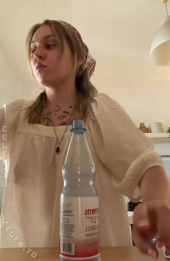 Full leaked Viky kid private onlyfans photo