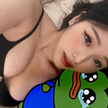 Full leaked Vyvan le  page private onlyfans photo