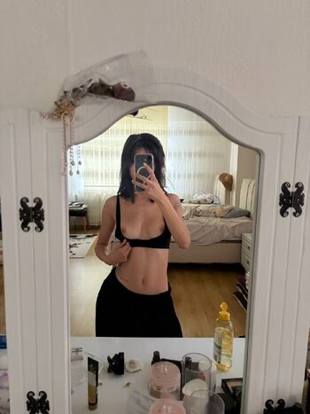 Full leaked Zeynpssii private onlyfans photo