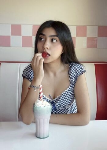 Full leaked Zoerikaa private onlyfans photo